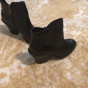 Kenneth Cole Black booties size 8 excellent condition